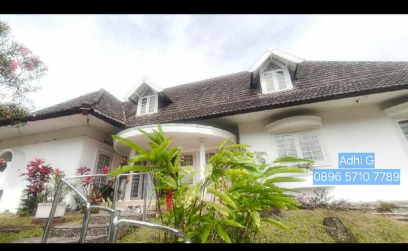 dijual rumah setrasari