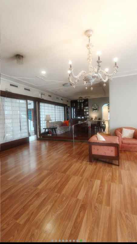 dijual rumah setrasari