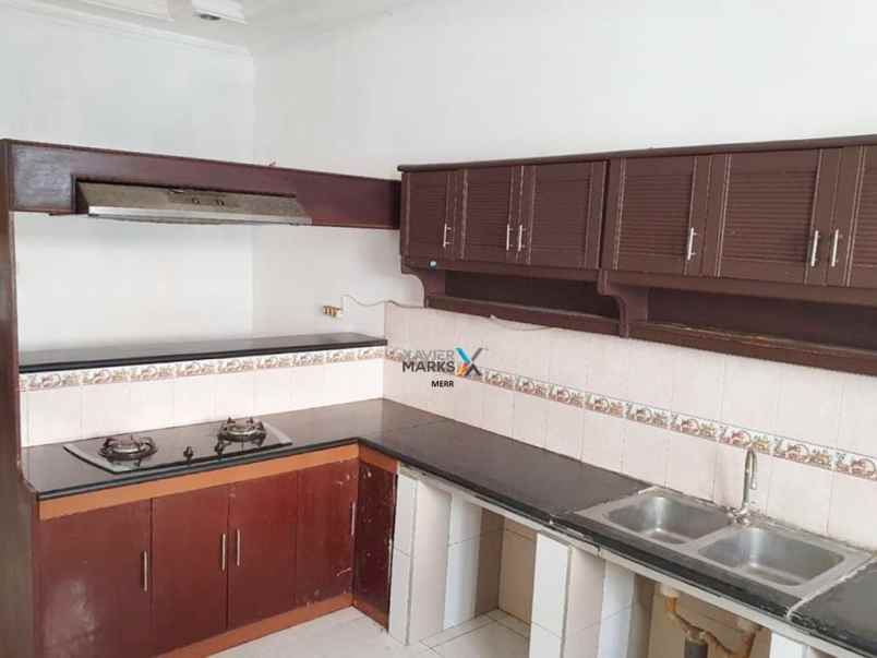 dijual rumah siap huni di dharmahusada mas furnished