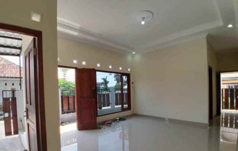 dijual rumah sidomoyo