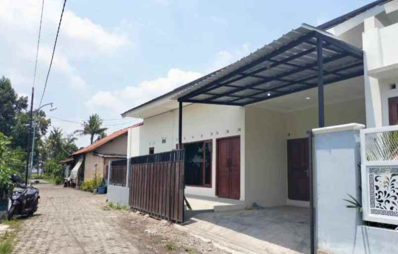 dijual rumah sidomoyo