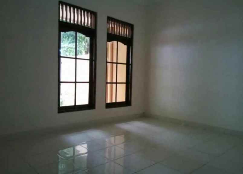 dijual rumah sinar waluyo