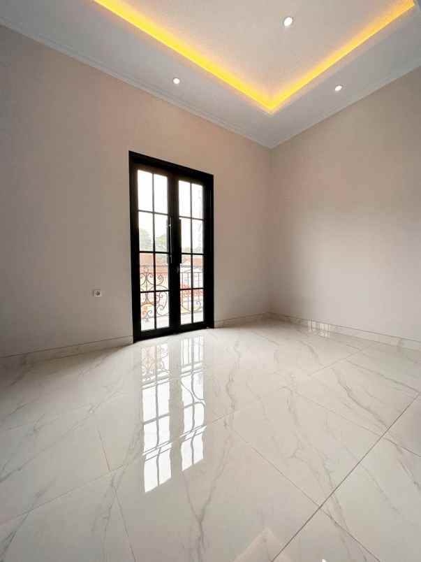 dijual rumah srengseng sawah jagakarsa