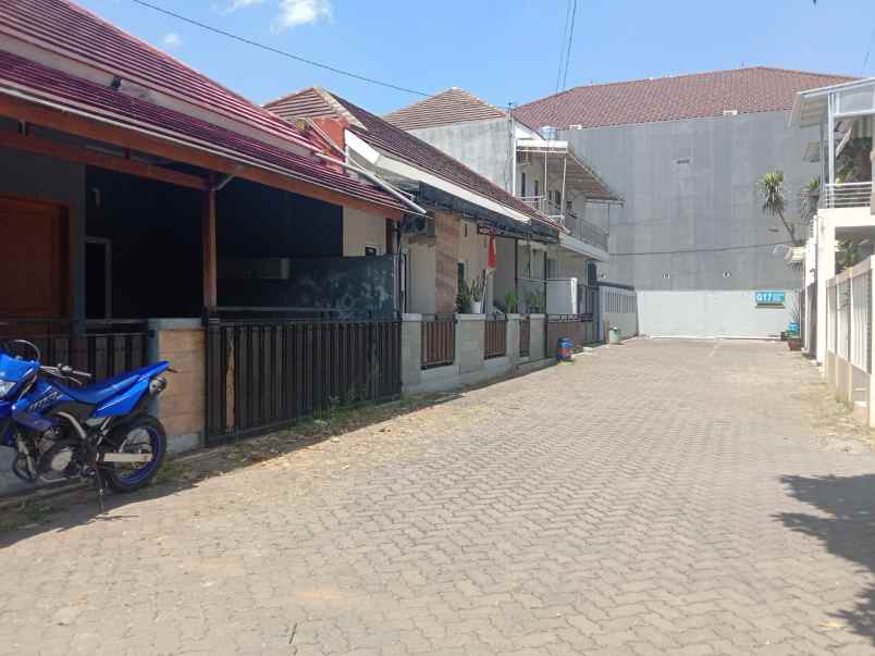 dijual rumah srondol bumi indah