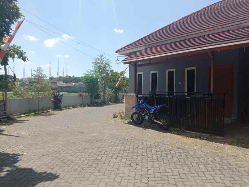 dijual rumah srondol bumi indah