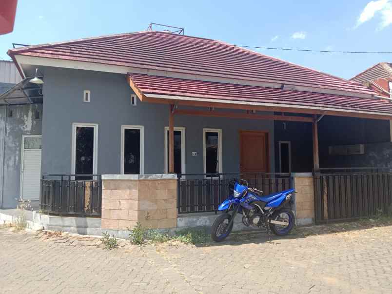 dijual rumah srondol bumi indah