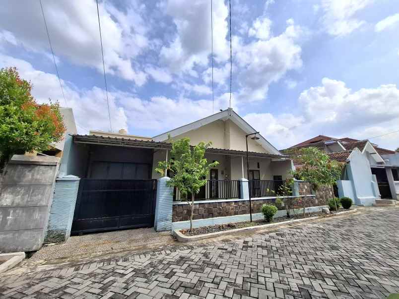 dijual rumah sumbersari