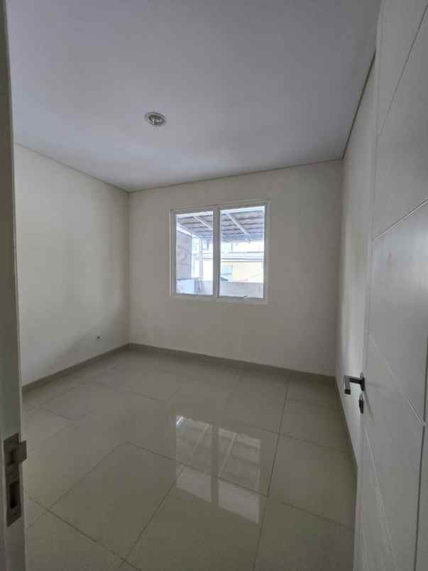 dijual rumah summarecon bekasi cluster