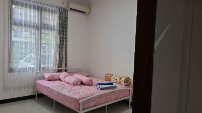 dijual rumah sutorejo