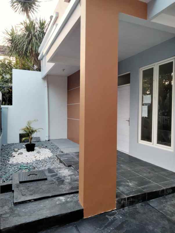 dijual rumah taman