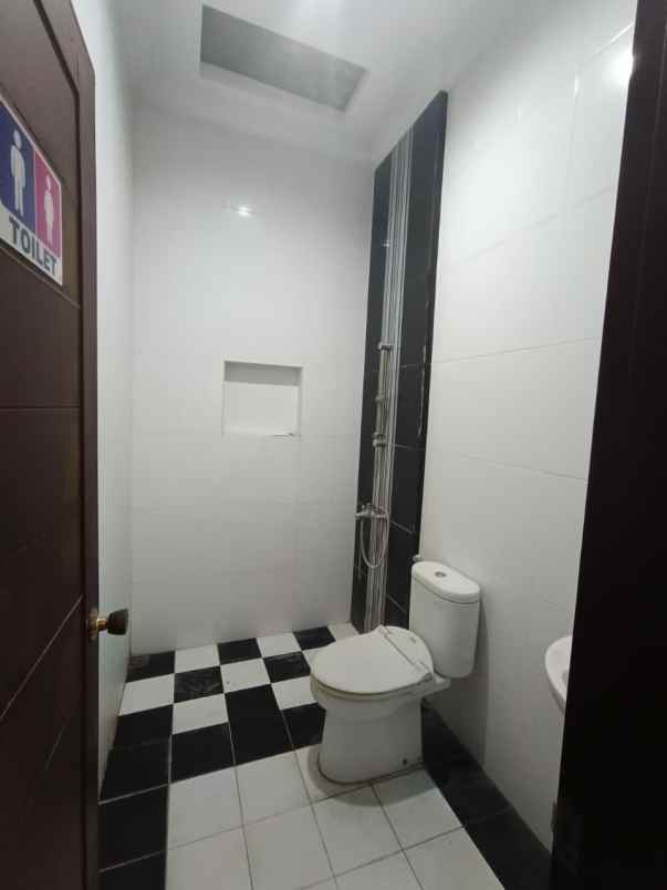 dijual rumah taman holis indah 1