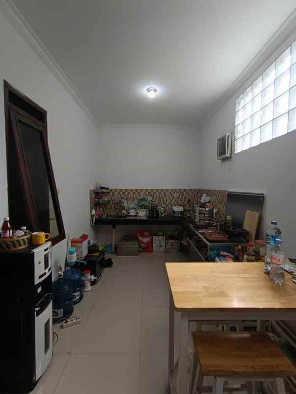 dijual rumah taman holis indah 1