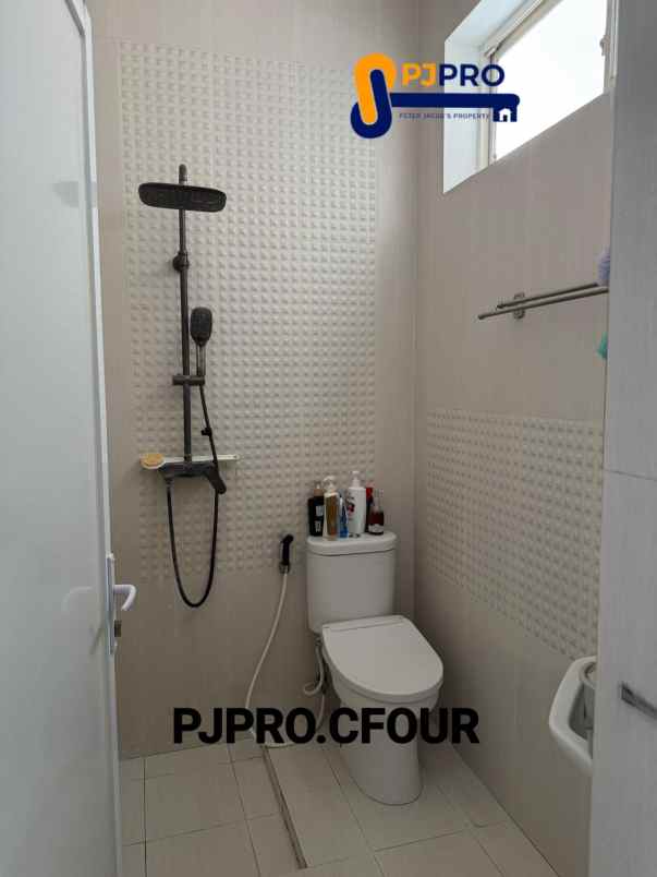 dijual rumah taman modern