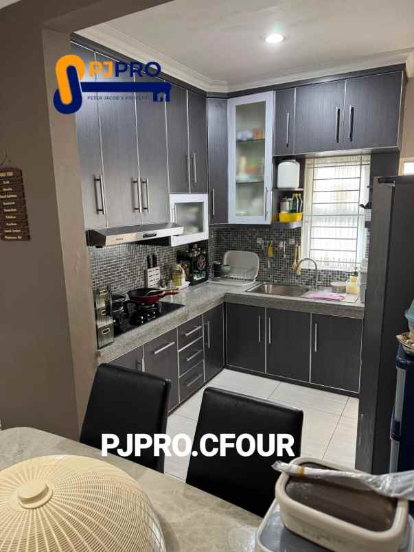 dijual rumah taman modern