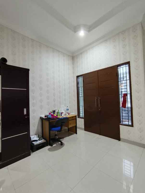 dijual rumah taman nyiur