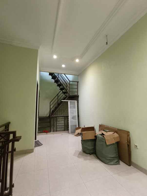 dijual rumah taman nyiur