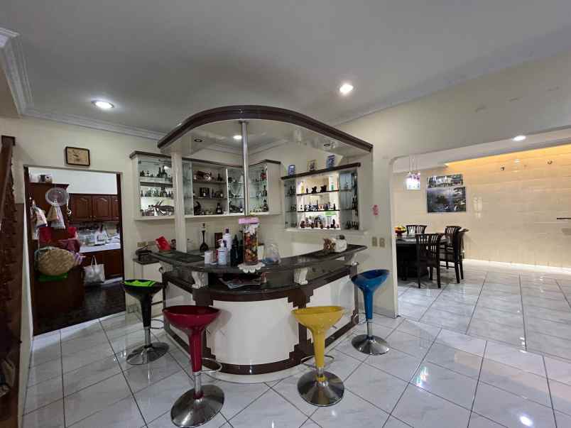 dijual rumah taman surya 5