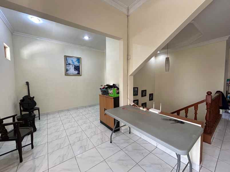 dijual rumah taman surya 5