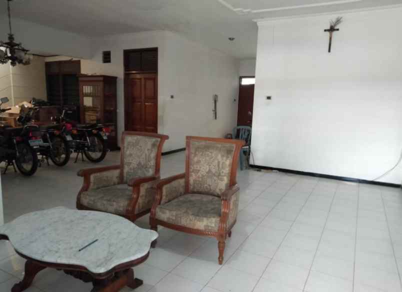 dijual rumah tenggilis mejoyo