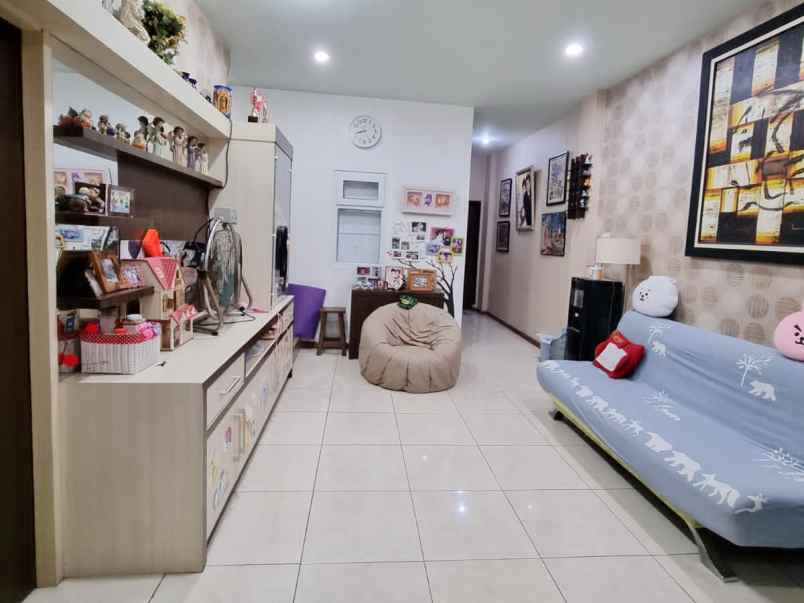 dijual rumah tinggal jalan besi deket jalan nilam