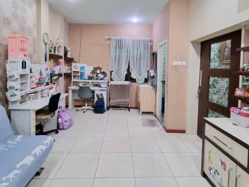 dijual rumah tinggal jalan besi deket jalan nilam