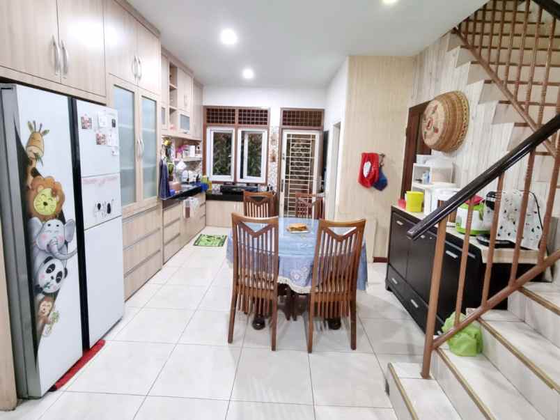 dijual rumah tinggal jalan besi deket jalan nilam