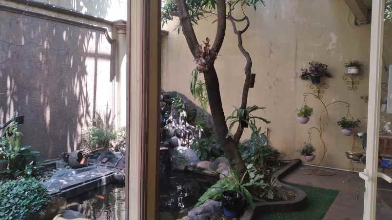 dijual rumah utan kayu