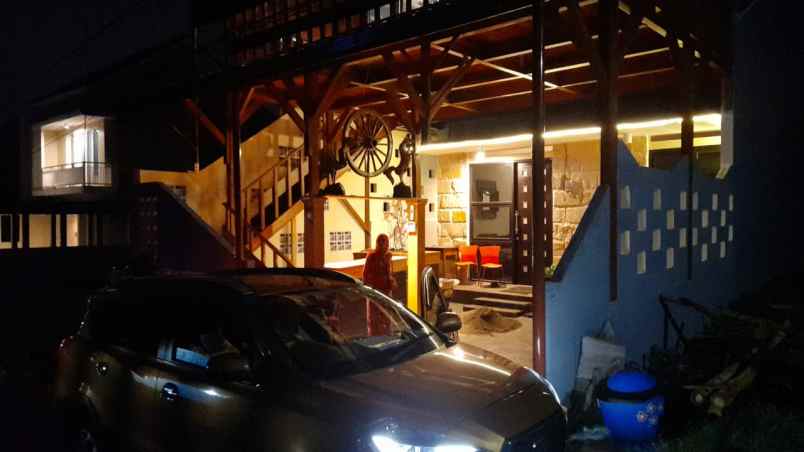 dijual rumah villa bukit tidar