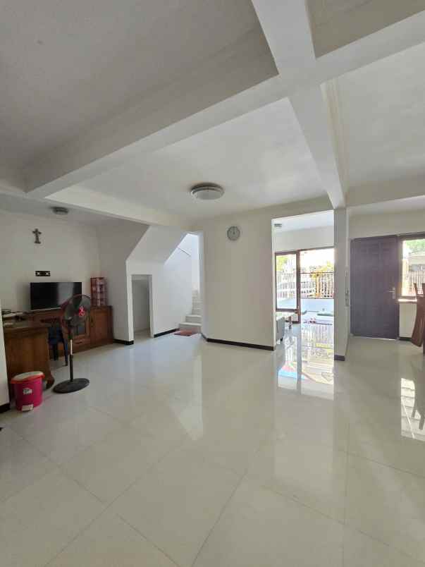 dijual rumah villa kalijudan