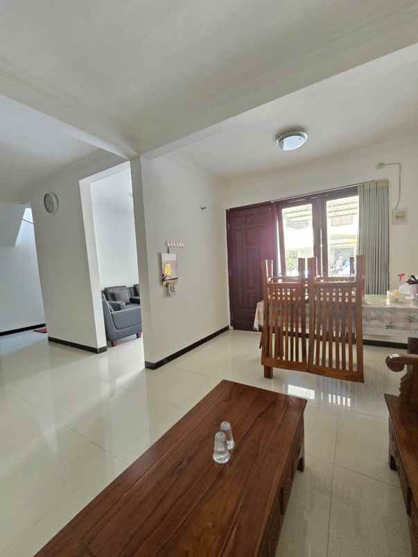 dijual rumah villa kalijudan