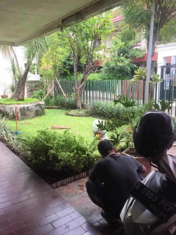 dijual rumah warung buncit