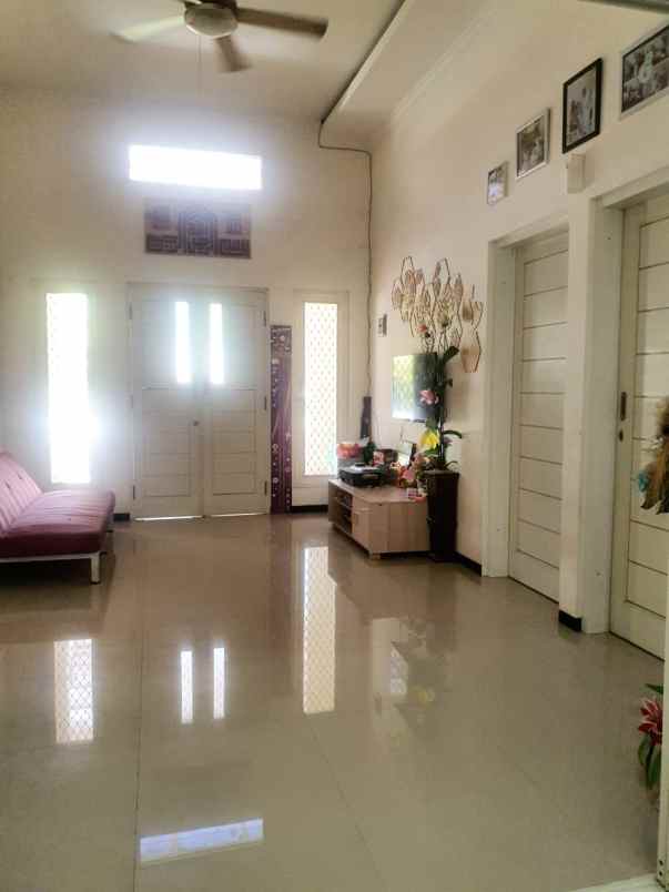 dijual rumah wisma pangesangan