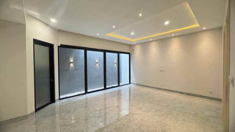 dijual rumah woodland citraland