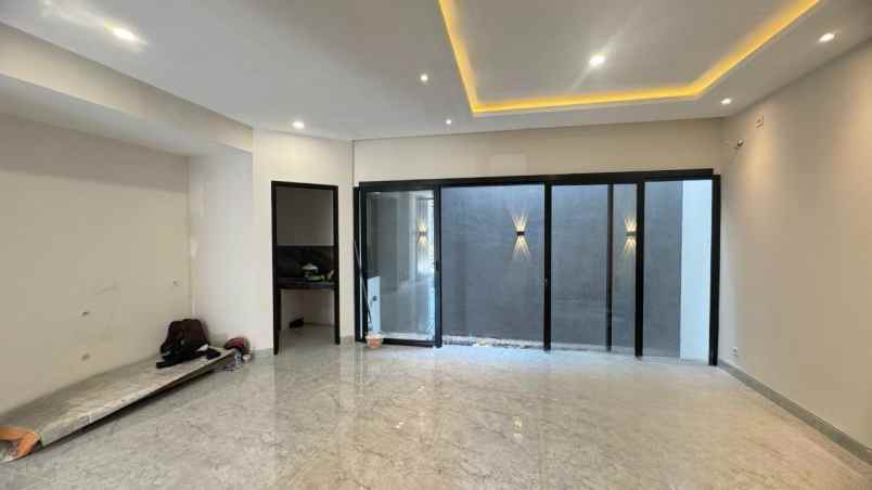 dijual rumah woodland citraland