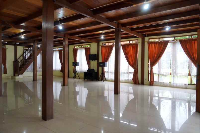 dijual villa cisarua