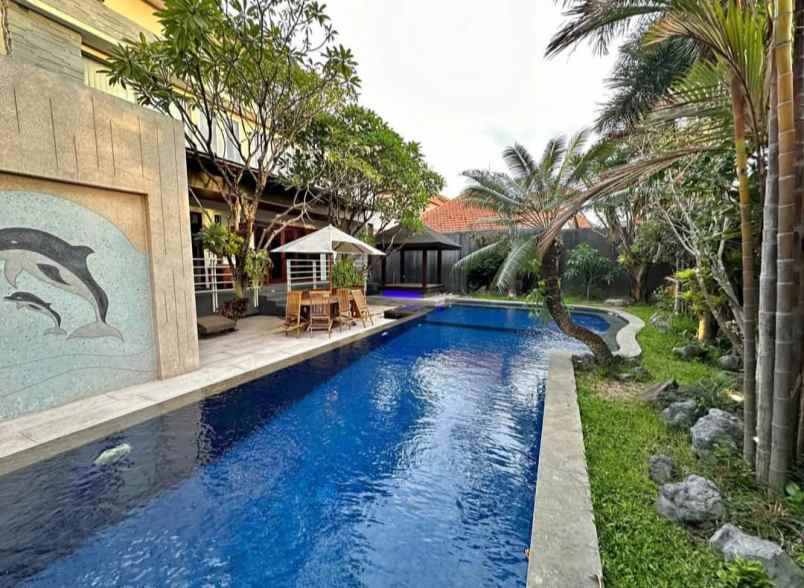 dijual villa gatot subroto