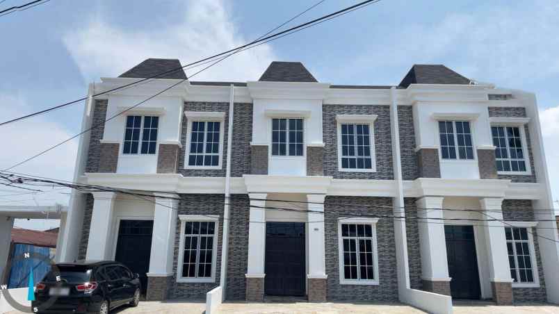 dijual villa komplek royal palace jalan