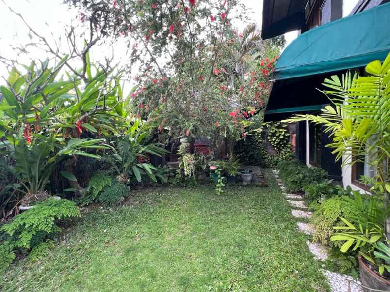 dijual villa lantai 2 lokasi umalas