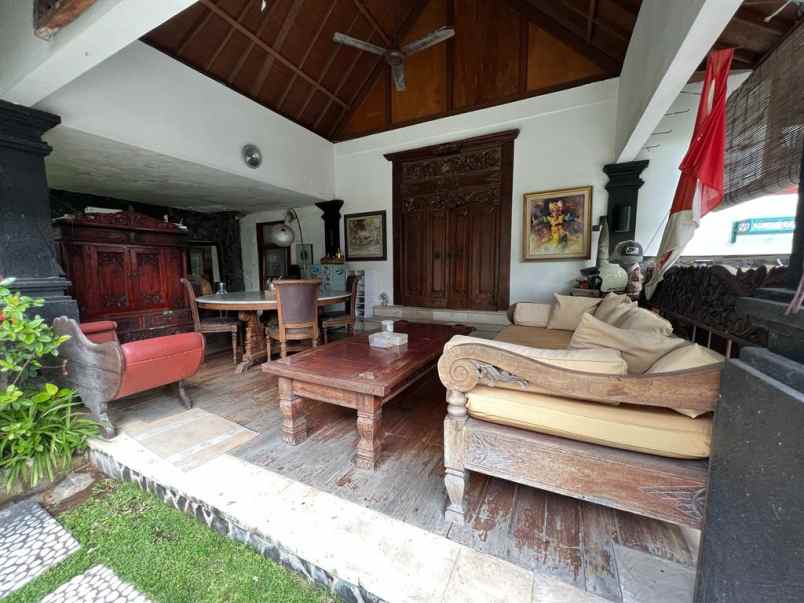 dijual villa lantai 2 lokasi umalas