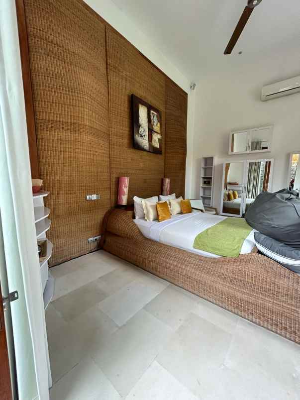 dijual villa luxury lantai 2 lokasi seminyak