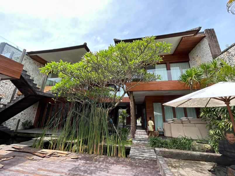 dijual villa luxury lantai 2 lokasi seminyak