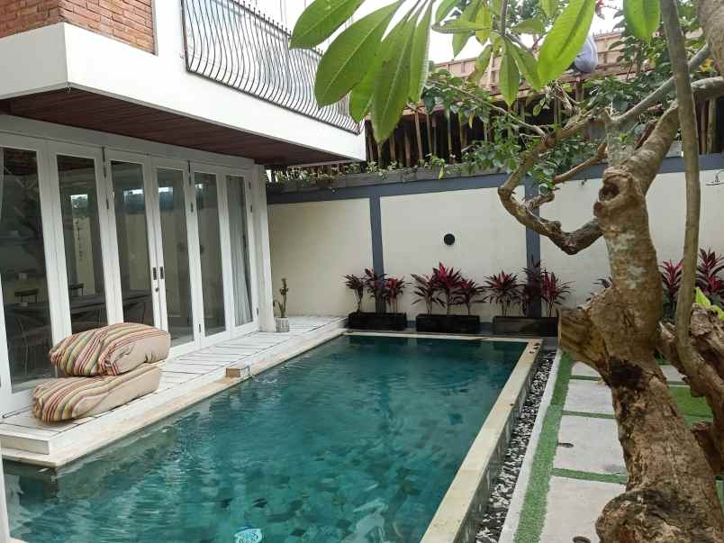 dijual villa minimalis lantai 2 lokasi brawa canggu