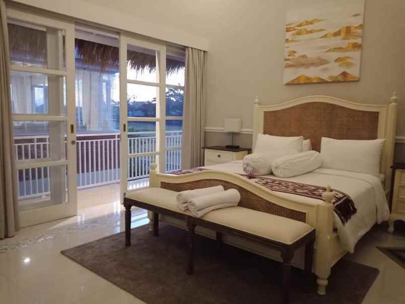 dijual villa minimalis lantai 2 lokasi brawa canggu