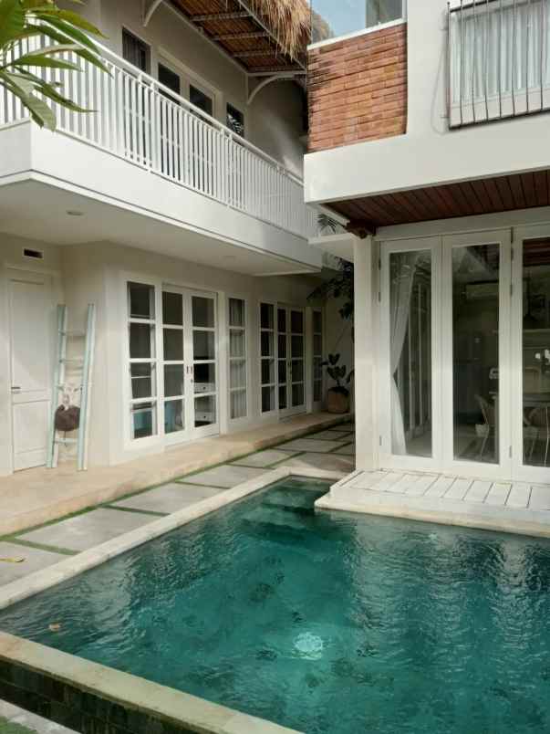 dijual villa minimalis lantai 2 lokasi brawa canggu