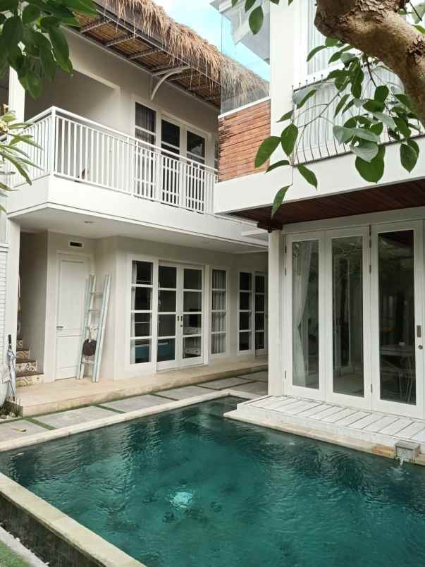 dijual villa minimalis lantai 2 lokasi brawa canggu