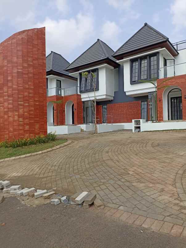 dijual villa nirwana hills