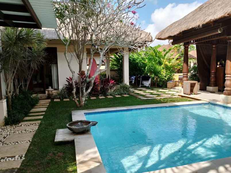 dijual villa nyaman terawat strategis di jimbaran bali