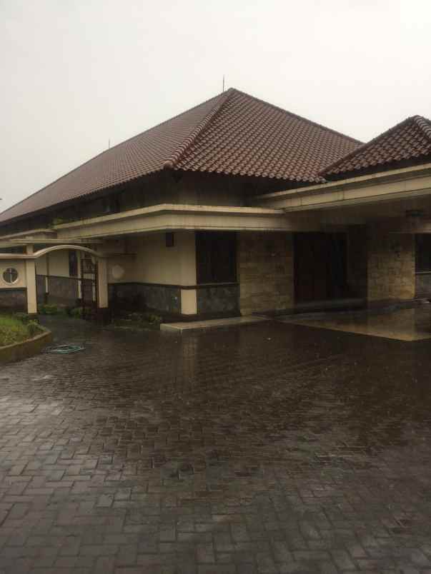 dijual villa sumber gedang kec pandaan