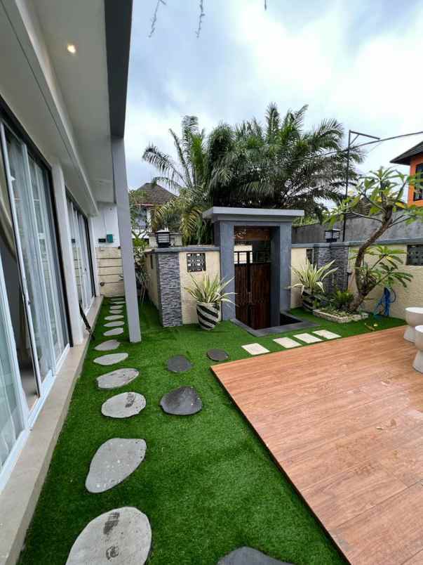 dijual villa unggasan