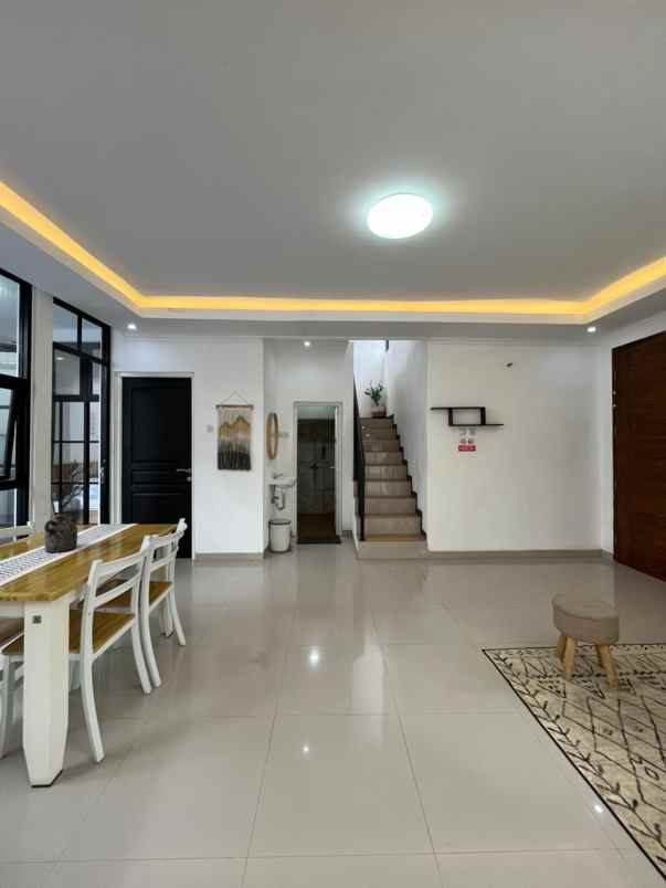 dijual villa villa aktif kota batu